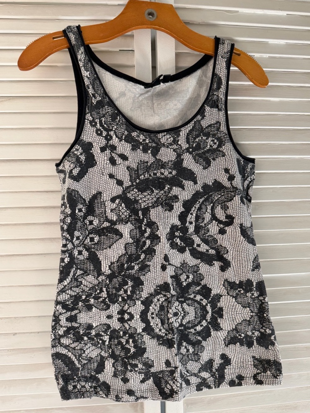 Hurley Black & White Lace Print Tank Top Size XL Fitted Stretch